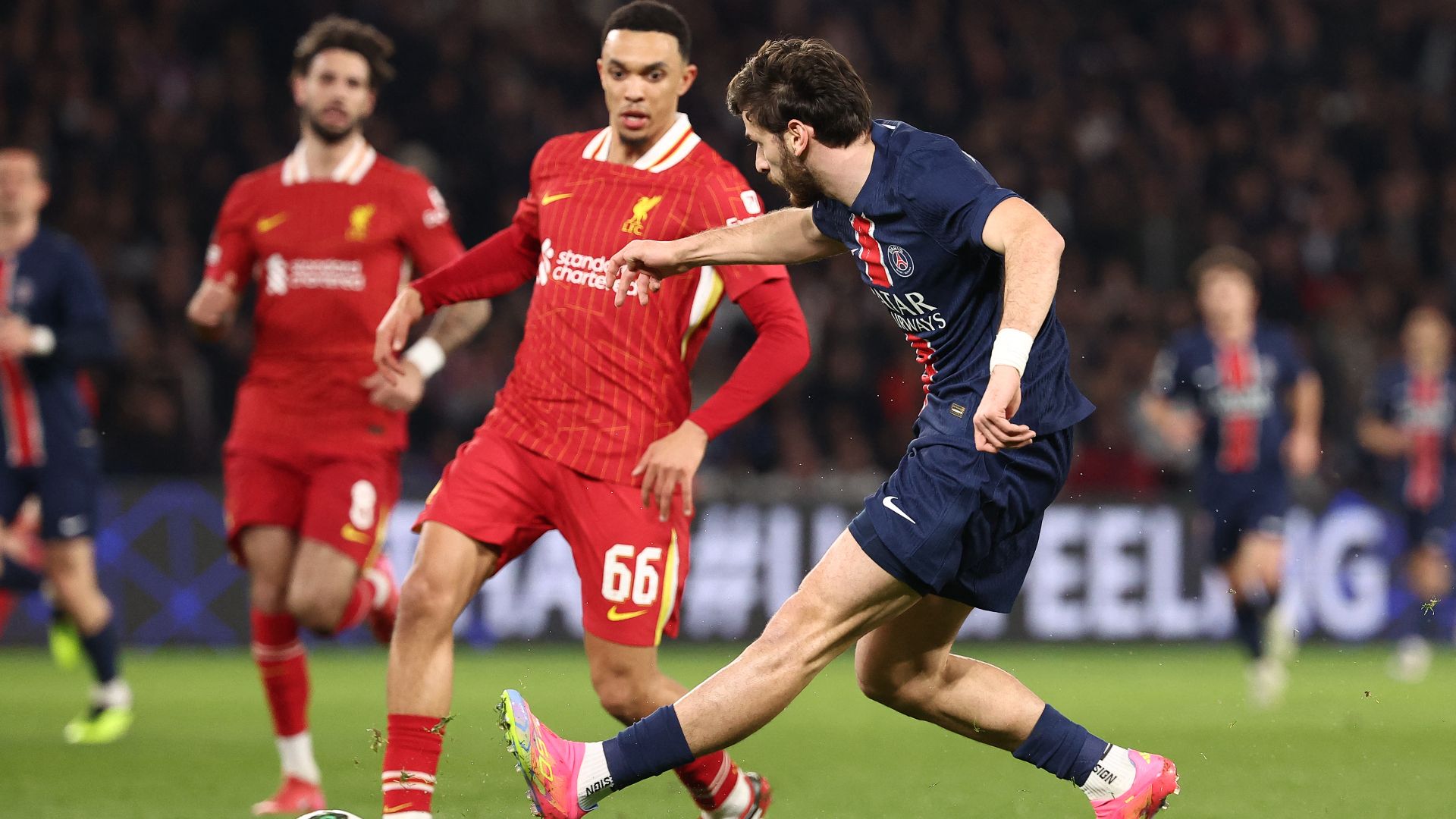 現在世界屈指のドリブラー、クヴァラツヘリアが明かす最も手強いDFは